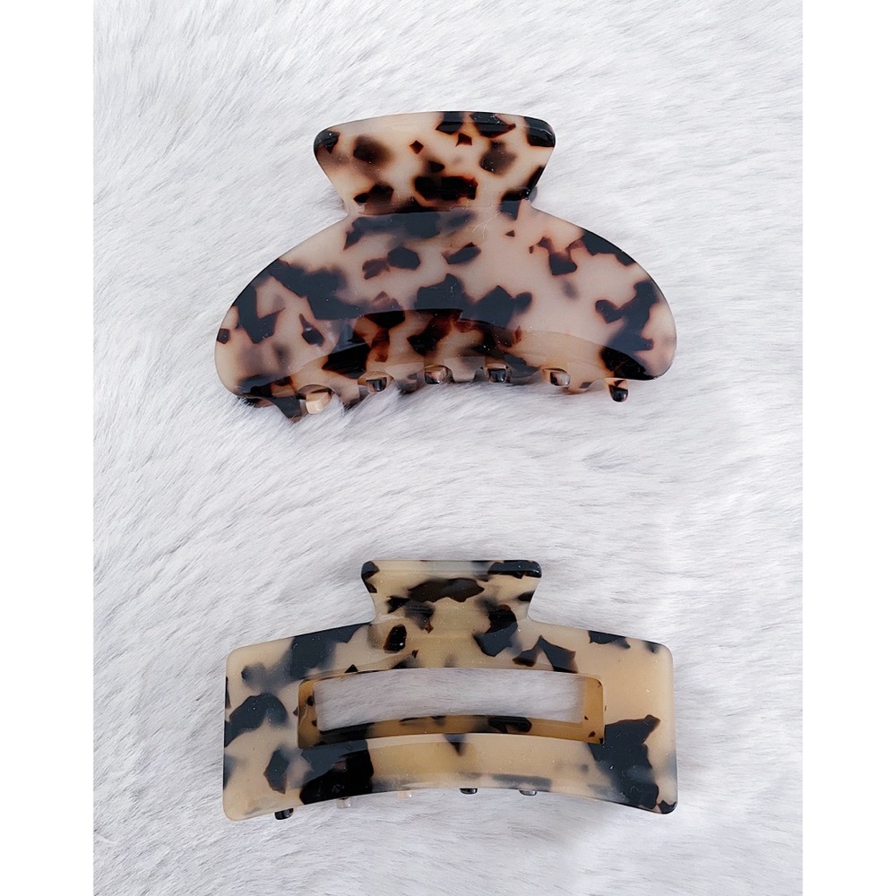 Two Hair Claw clips